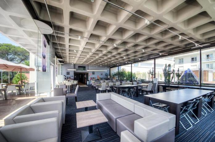 Imagen del bar/restaurante del Hotel Zenitude -résidences Antibes Le Maestria. Foto 2