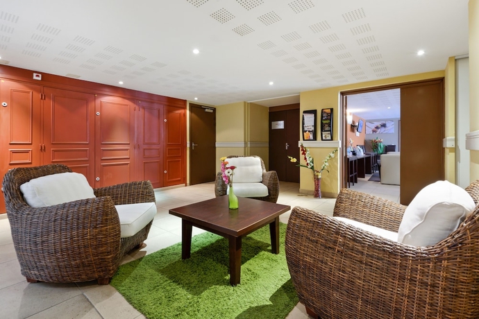 Imagen de los interiores del Hotel Zenitude -résidences Toulon Six Fours. Foto 18