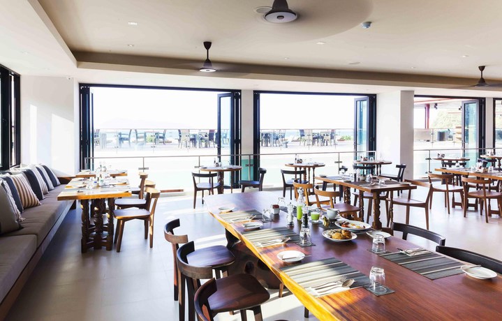 Imagen del bar/restaurante del Hotel Zenmaya Oceanfront Phuket, Trademark Collection By Wyndham. Foto 2