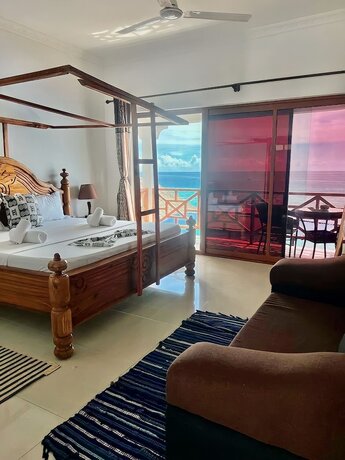 Imagen de la habitación del Hotel Zenobia Beach Resort. Foto 11