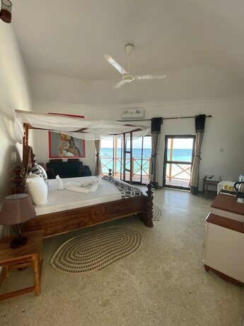Imagen de la habitación del Hotel Zenobia Beach Resort. Foto 15