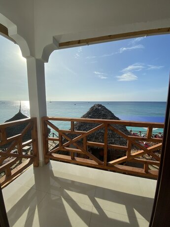 Imagen general del Hotel Zenobia Beach Resort. Foto 5