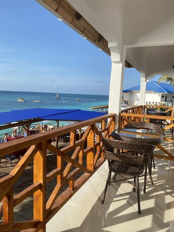 Imagen general del Hotel Zenobia Beach Resort. Foto 8