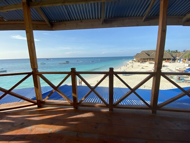 Imagen general del Hotel Zenobia Beach Resort. Foto 10