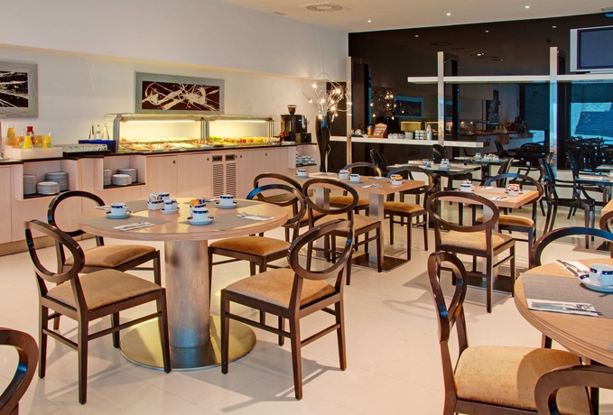 Imagen del bar/restaurante del Hotel Zentral Ave. Foto 3