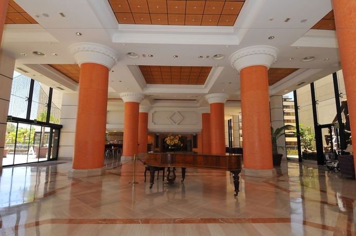 Imagen del bar/restaurante del Hotel Zentral Center. Foto 2