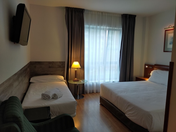 Imagen de la habitación del Hotel Zentral Gijon Rey Pelayo. Foto 11