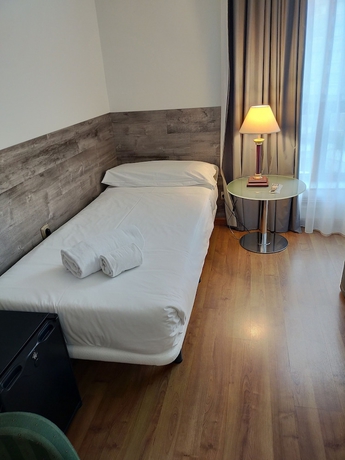 Imagen de la habitación del Hotel Zentral Gijon Rey Pelayo. Foto 13