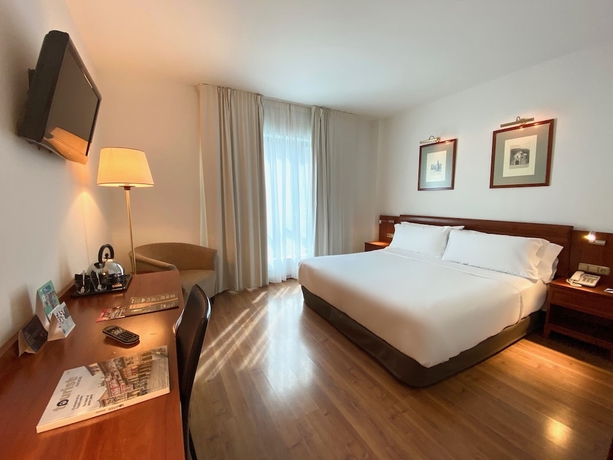Imagen de la habitación del Hotel Zentral Gijon Rey Pelayo. Foto 14