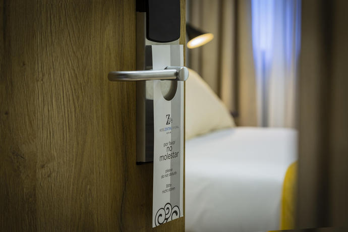 Imagen de los interiores del Hotel Zentral Mayoral. Foto 10