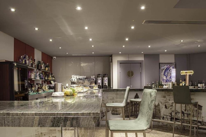 Imagen del bar/restaurante del Hotel Zentral Parque. Foto 3