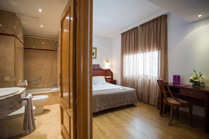 Imagen de la habitación del Hotel Zentral Ramiro I Oviedo. Foto 7