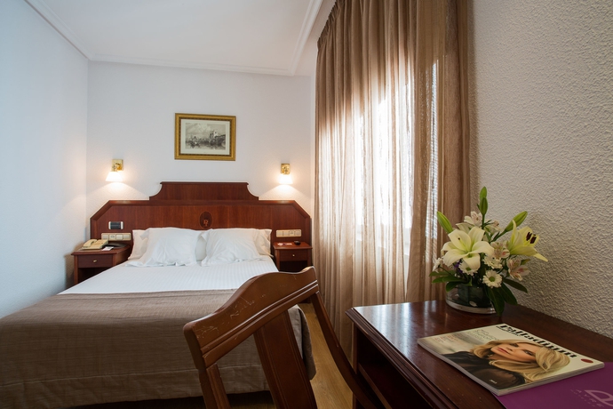 Imagen de la habitación del Hotel Zentral Ramiro I Oviedo. Foto 8