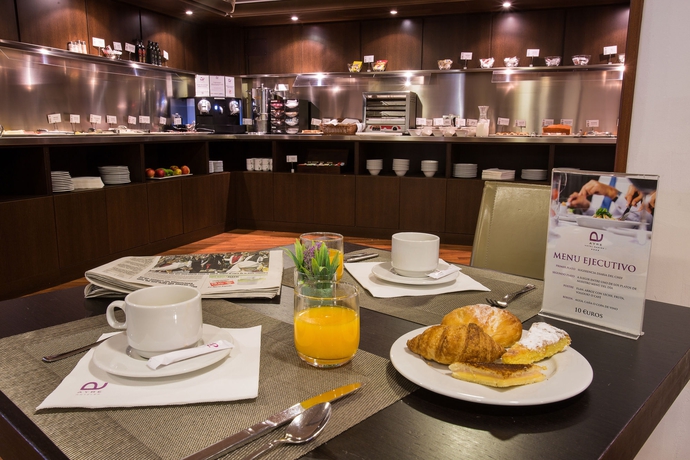 Imagen del bar/restaurante del Hotel Zentral Ramiro I Oviedo. Foto 2