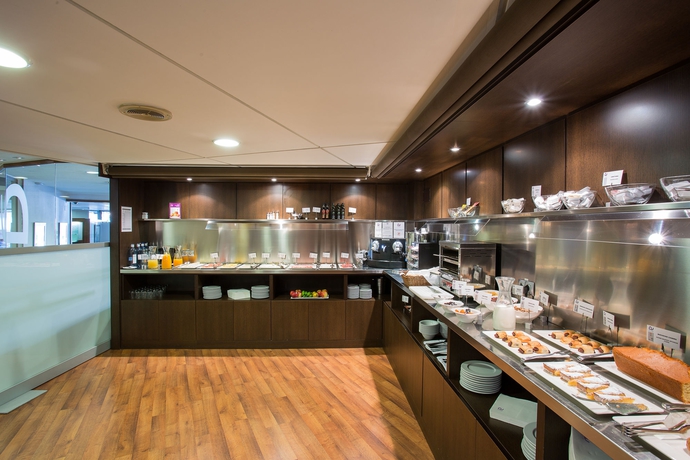 Imagen del bar/restaurante del Hotel Zentral Ramiro I Oviedo. Foto 3