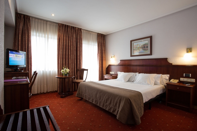 Imagen de la habitación del Hotel Zentral Ramiro I Oviedo. Foto 11