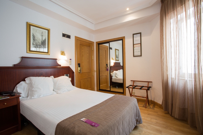 Imagen de la habitación del Hotel Zentral Ramiro I Oviedo. Foto 12