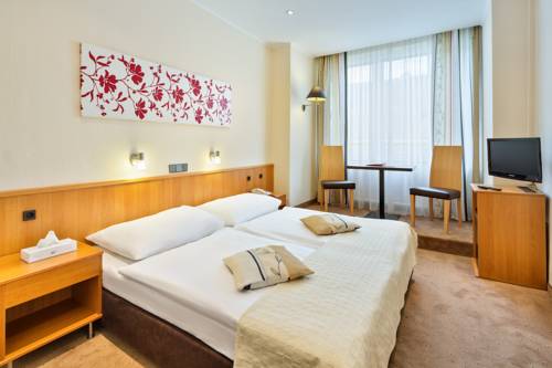 Imagen de la habitación del Hotel Zentral, Wiener Neustadt. Foto 7