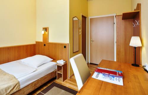 Imagen de la habitación del Hotel Zentral, Wiener Neustadt. Foto 9