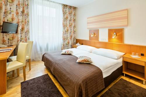 Imagen de la habitación del Hotel Zentral, Wiener Neustadt. Foto 10