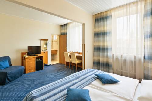 Imagen de la habitación del Hotel Zentral, Wiener Neustadt. Foto 11