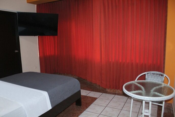 Imagen de la habitación del Hotel Zentrico. Foto 15