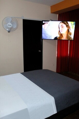Imagen de la habitación del Hotel Zentrico. Foto 20