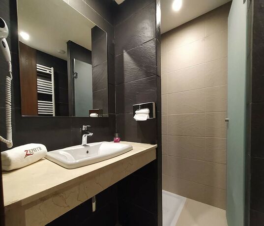 Imagen de la habitación del Hotel Zephyr Ifrane. Foto 15