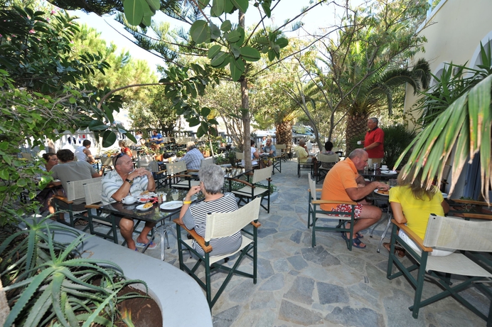 Imagen del bar/restaurante del Hotel Zephyros, Kamari. Foto 4