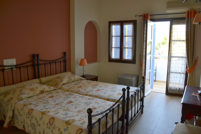 Imagen de la habitación del Hotel Zephyros, Kamari. Foto 10