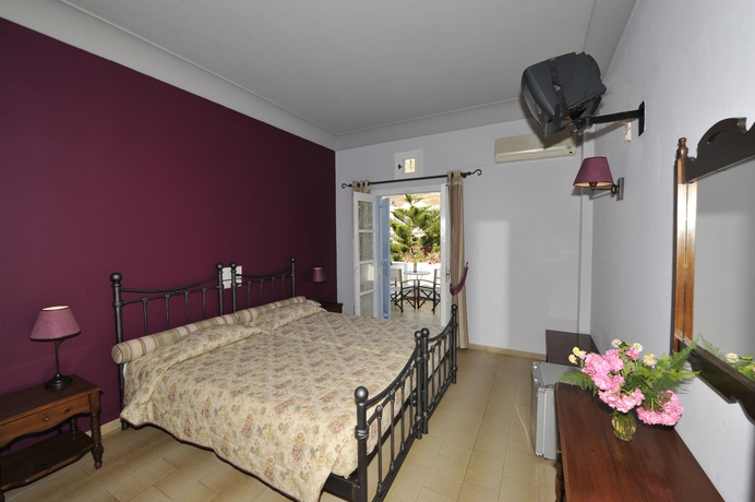 Imagen de la habitación del Hotel Zephyros, Kamari. Foto 13