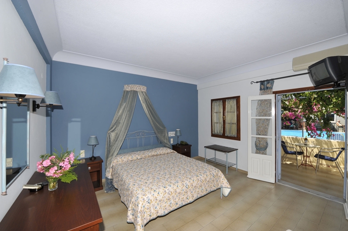 Imagen de la habitación del Hotel Zephyros, Kamari. Foto 15