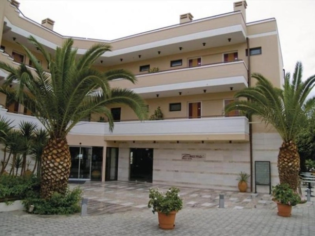 Imagen general del Hotel Zephyros, Stalos. Foto 2