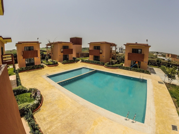Imagen de la piscina del Hotel Zerad. Foto 17