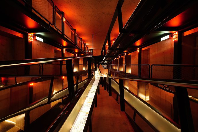 Imagen de los interiores del Hotel Zero Box Lodge Coimbra. Foto 10