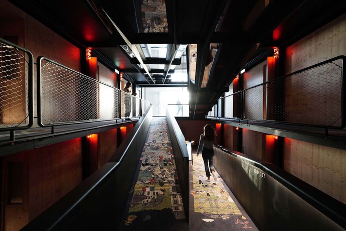 Imagen de los interiores del Hotel Zero Box Lodge Coimbra. Foto 11