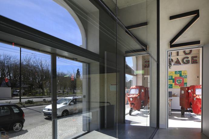 Imagen de los interiores del Hotel Zero Box Lodge Coimbra. Foto 13