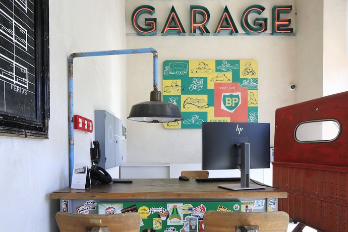 Imagen de los interiores del Hotel Zero Box Lodge Coimbra. Foto 17