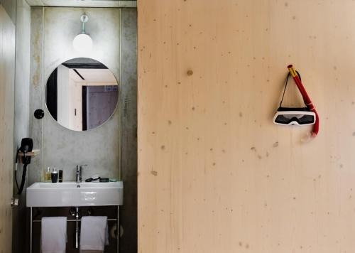 Imagen de la habitación del Hotel Zero Box Lodge Porto. Foto 7