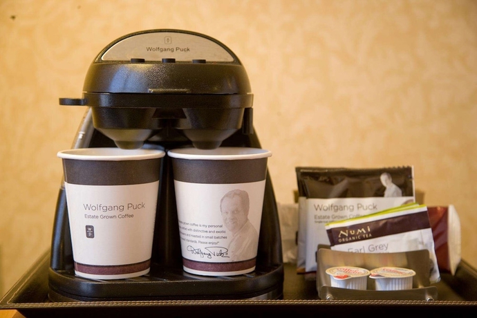 Imagen de la habitación del Hotel Zessa Orange County Airport, a DoubleTree by Hilton. Foto 3