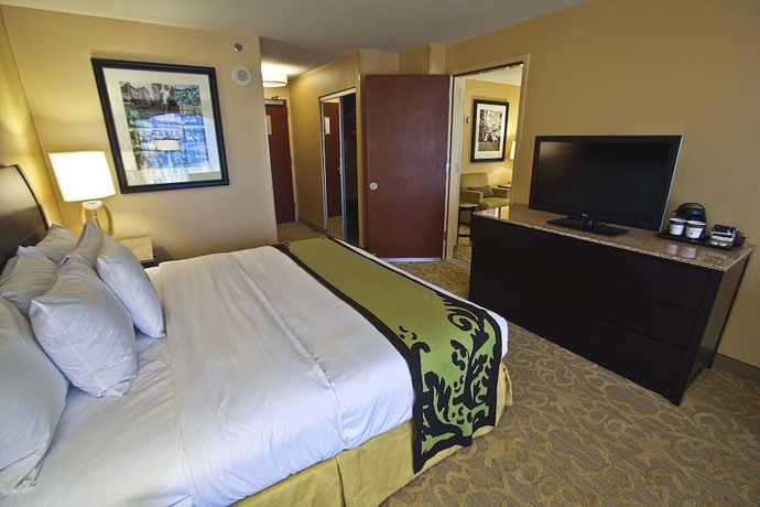 Imagen de la habitación del Hotel Zessa Orange County Airport, a DoubleTree by Hilton. Foto 5