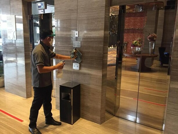 Imagen de los interiores del Hotel Zest Airport Jakarta. Foto 28