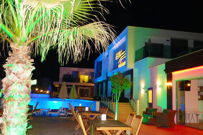Imagen del bar/restaurante del Hotel Zest Exclusive and Spa. Foto 15