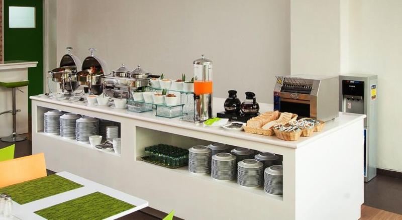 Imagen del bar/restaurante del Hotel Zest Hotel Yogyakarta. Foto 3