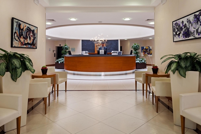 Imagen de los interiores del Hotel Zeus Essence Dolce by Wyndham Milan Malpensa. Foto 15