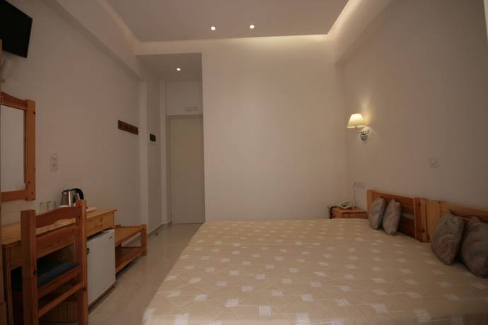 Imagen de la habitación del Hotel Zeus, Naxos. Foto 10