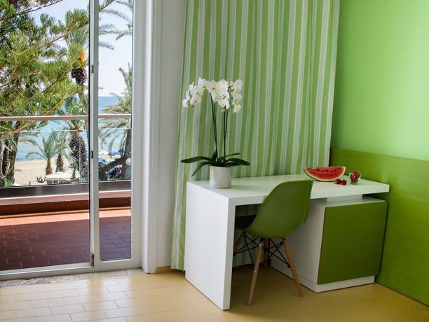 Imagen de la habitación del Hotel Zeus Palm Beach. Foto 3
