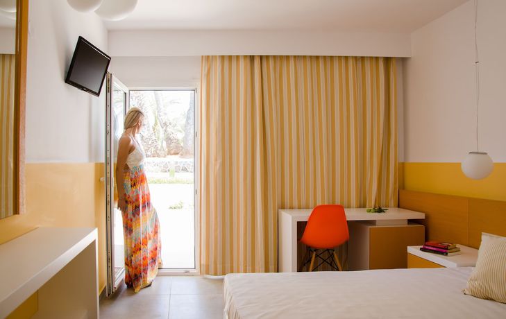 Imagen de la habitación del Hotel Zeus Palm Beach. Foto 14