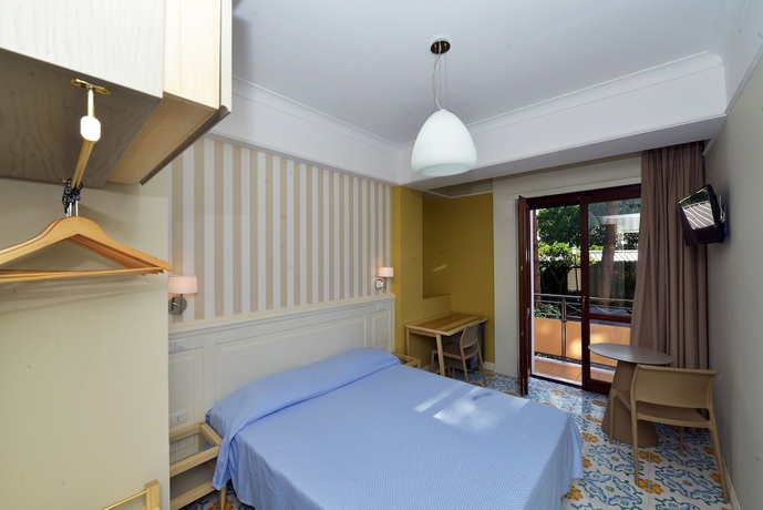 Imagen de la habitación del Hotel Zeus Pompei. Foto 2