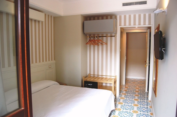 Imagen de la habitación del Hotel Zeus Pompei. Foto 3